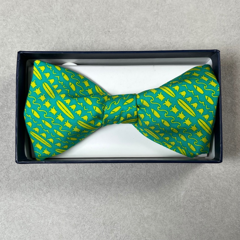 New Vineyard Vines Bow Tie Men OS Aquinnah Aqua Surf Stripe Silk Pre-Tied In Box